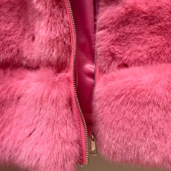 NWT FAUX FUR PINK CROPPED JACKET - Picture 4 of 4